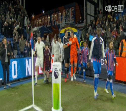 左小青身形,婀娜,简约白裙尽,2026世界杯,世界杯赛程,参赛球队,比赛亮点,体育动态