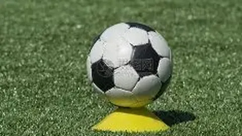 U15国足东亚杯首战告负日本，东亚杯首秀以0-3结束，小组赛形势不容乐观！