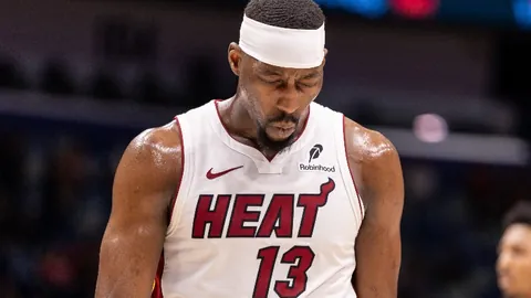 中国男篮击败日本队 拿下亚洲杯参赛资格